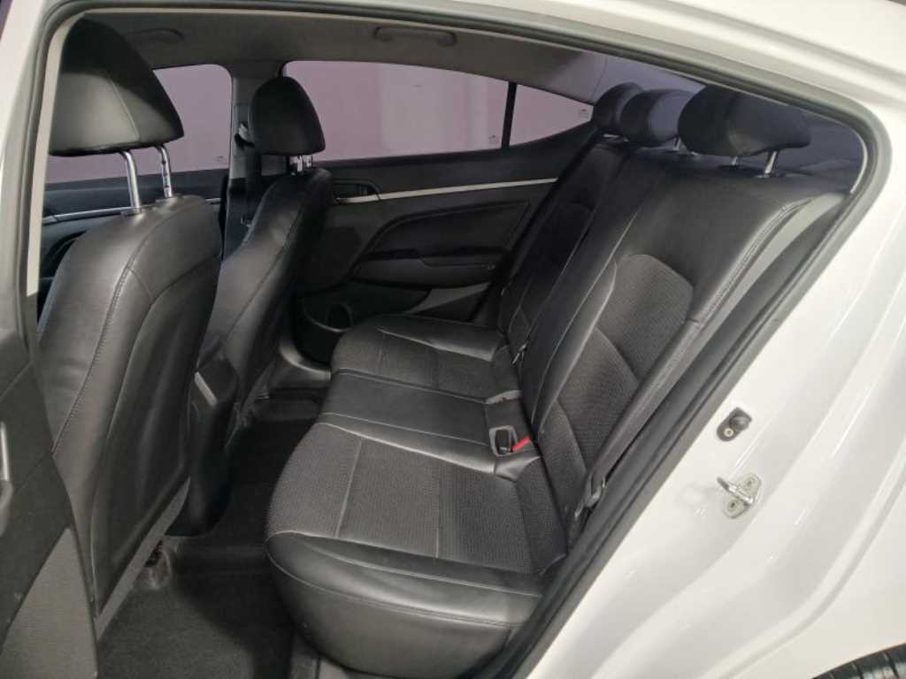 HYUNDAI Avante - Vista 7