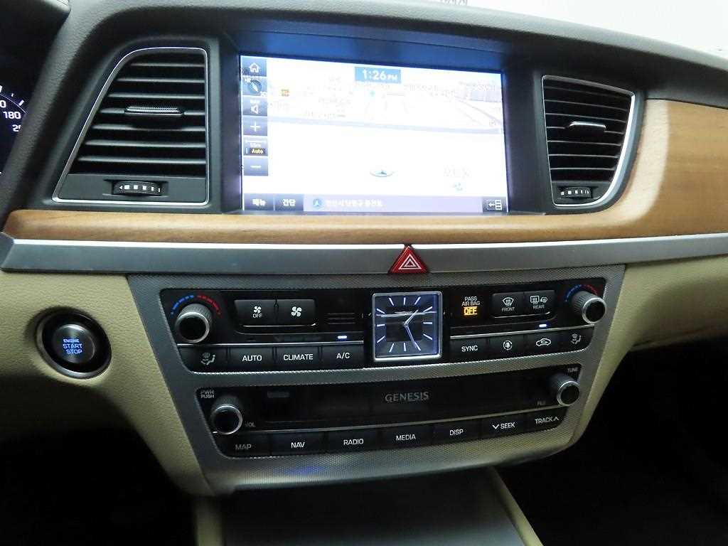 Genesis G80 - Vista 10