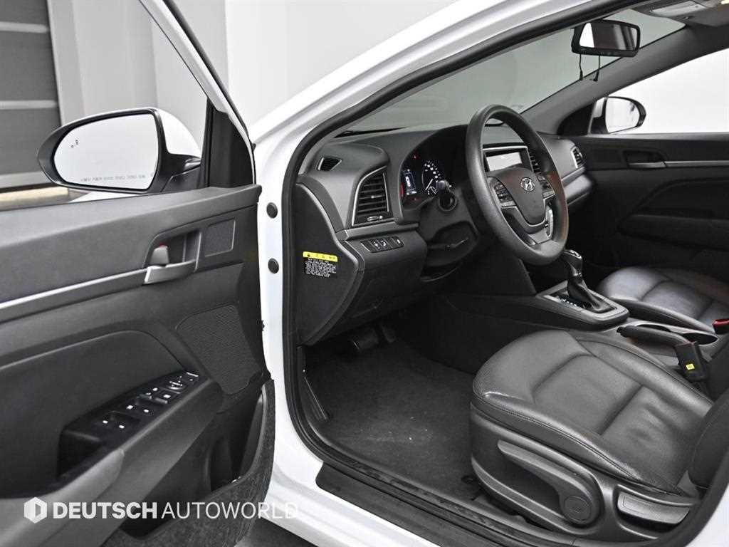 HYUNDAI Avante - Vista 11