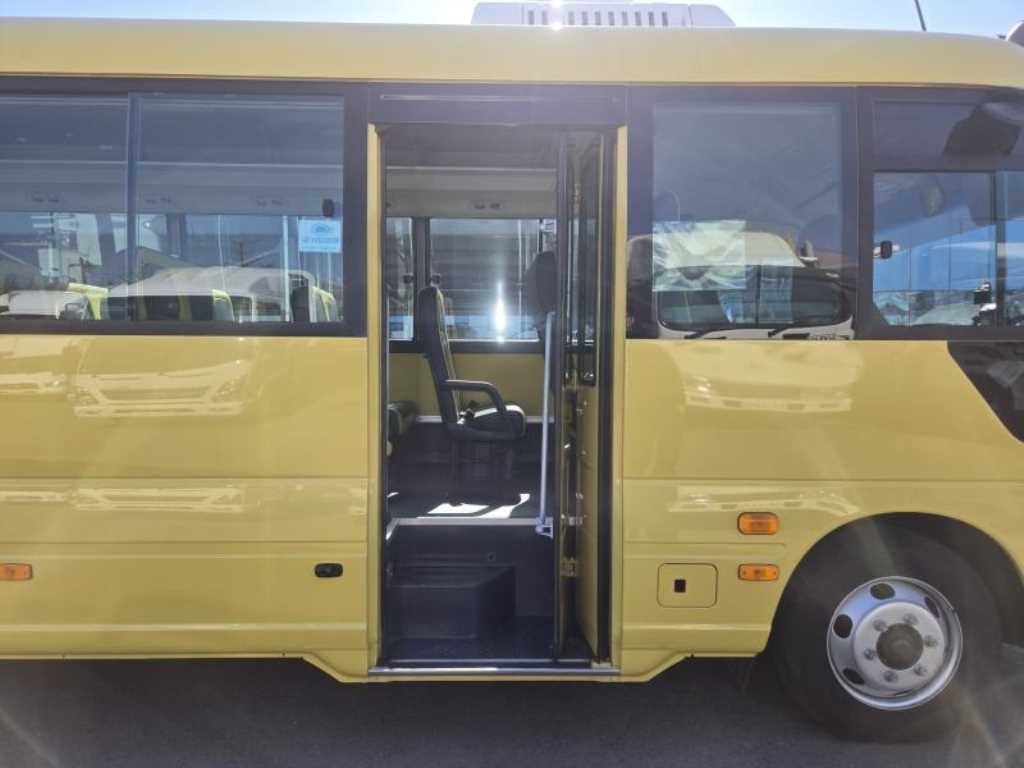 medium and large bus Hyundai bus - Vista 7
