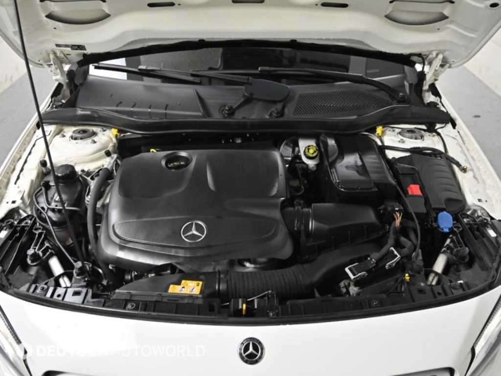 Mercedes Benz GLA Class - Vista 6