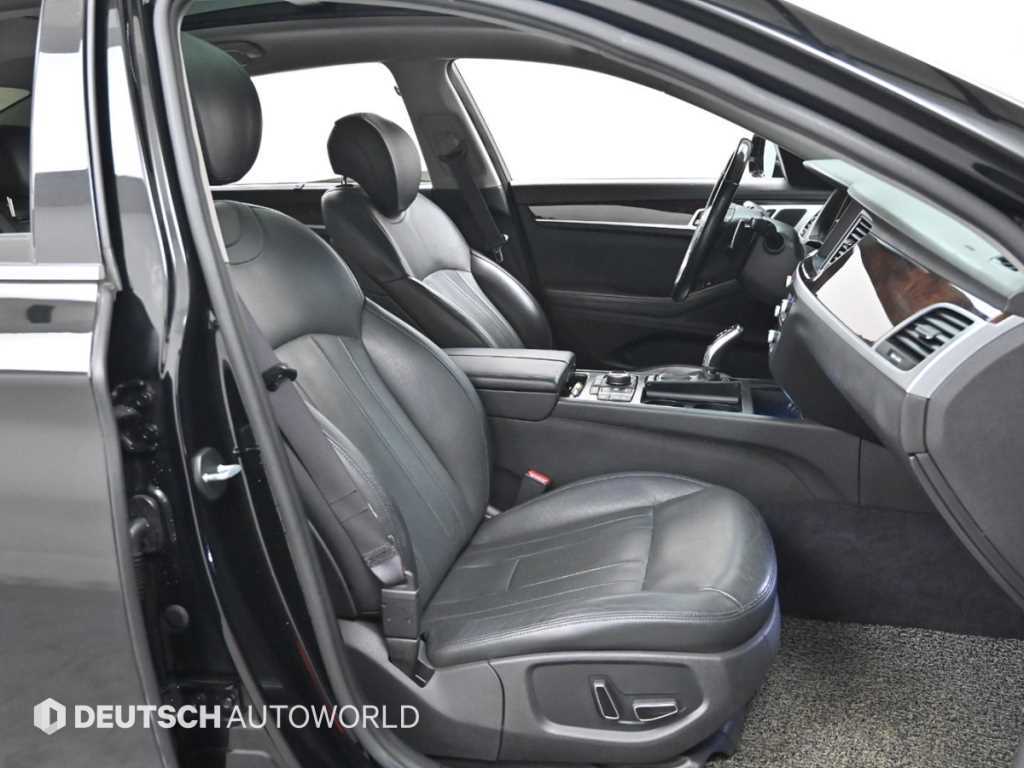 HYUNDAI Genesis - Vista 10