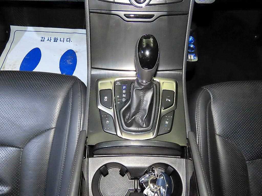 HYUNDAI Grandeur - Vista 12