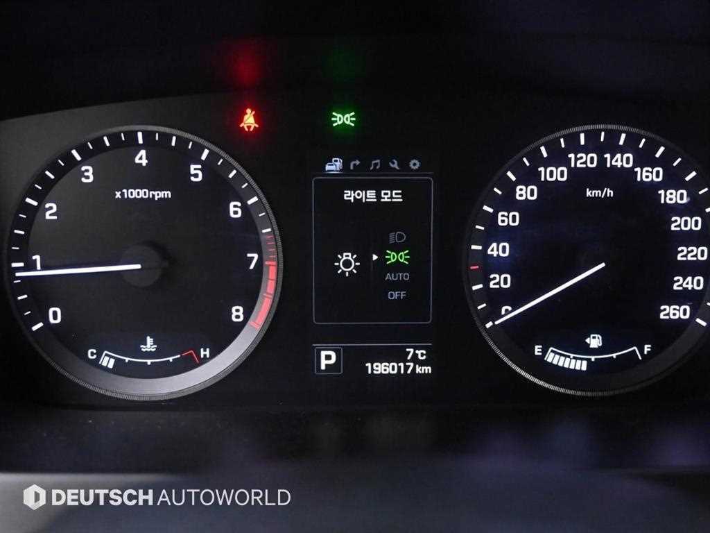 HYUNDAI Sonata - Vista 8