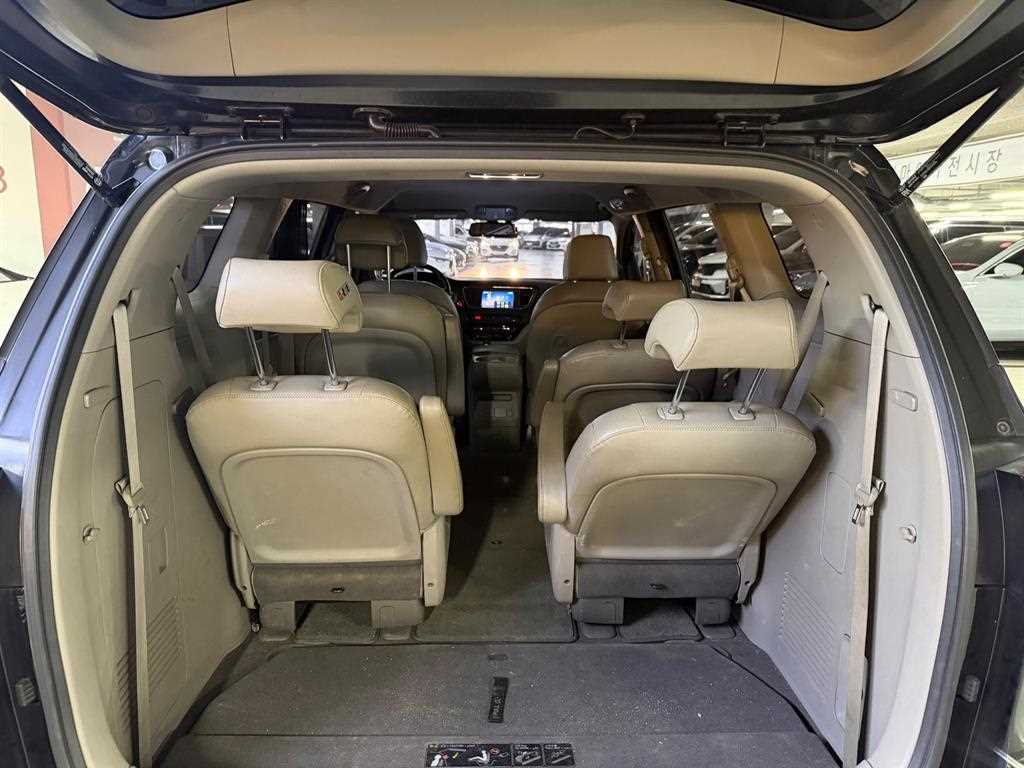 KIA Carnival - Vista 5