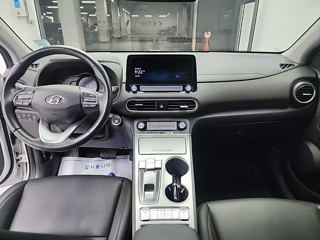 HYUNDAI Kona - Vista 7