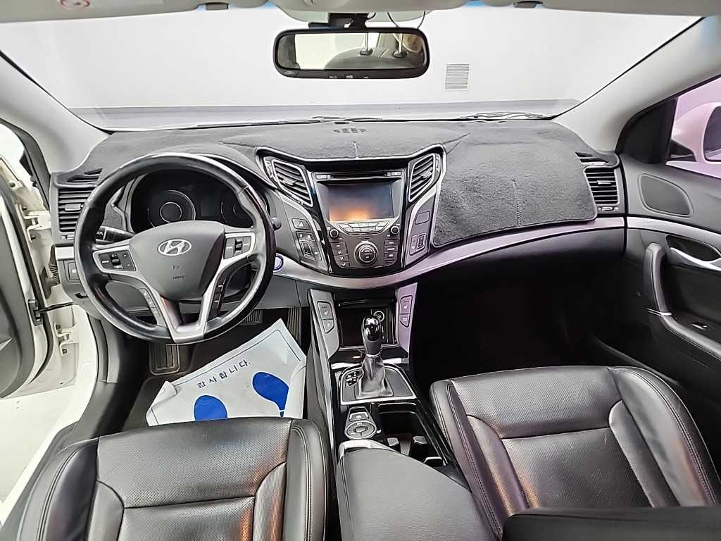 HYUNDAI i40 - Vista 7