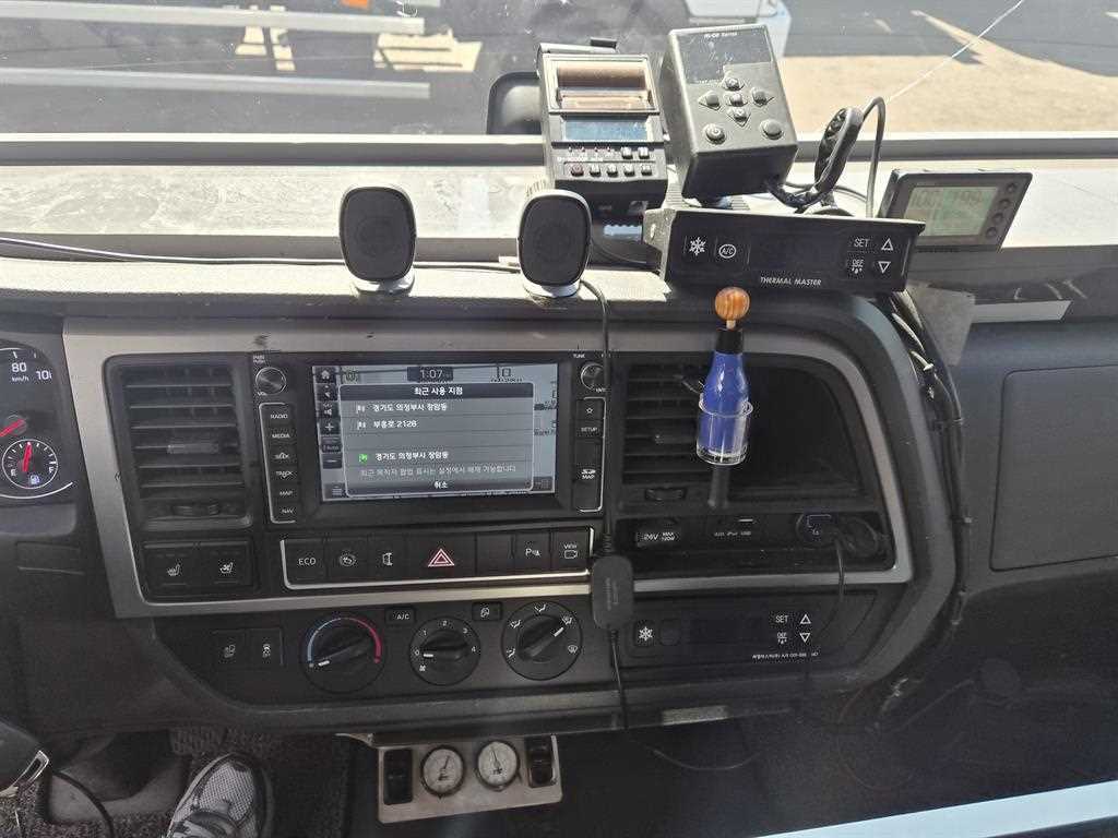 medium and large cargo truck - Vista 7