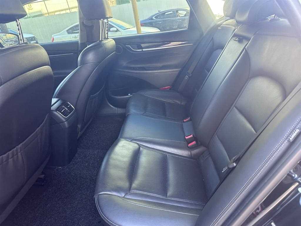 HYUNDAI Grandeur - Vista 10