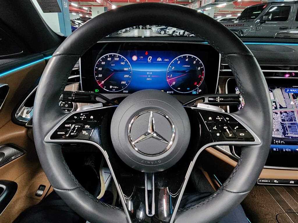 Mercedes Benz E class - Vista 11