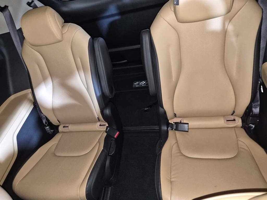 KIA Carnival - Vista 8