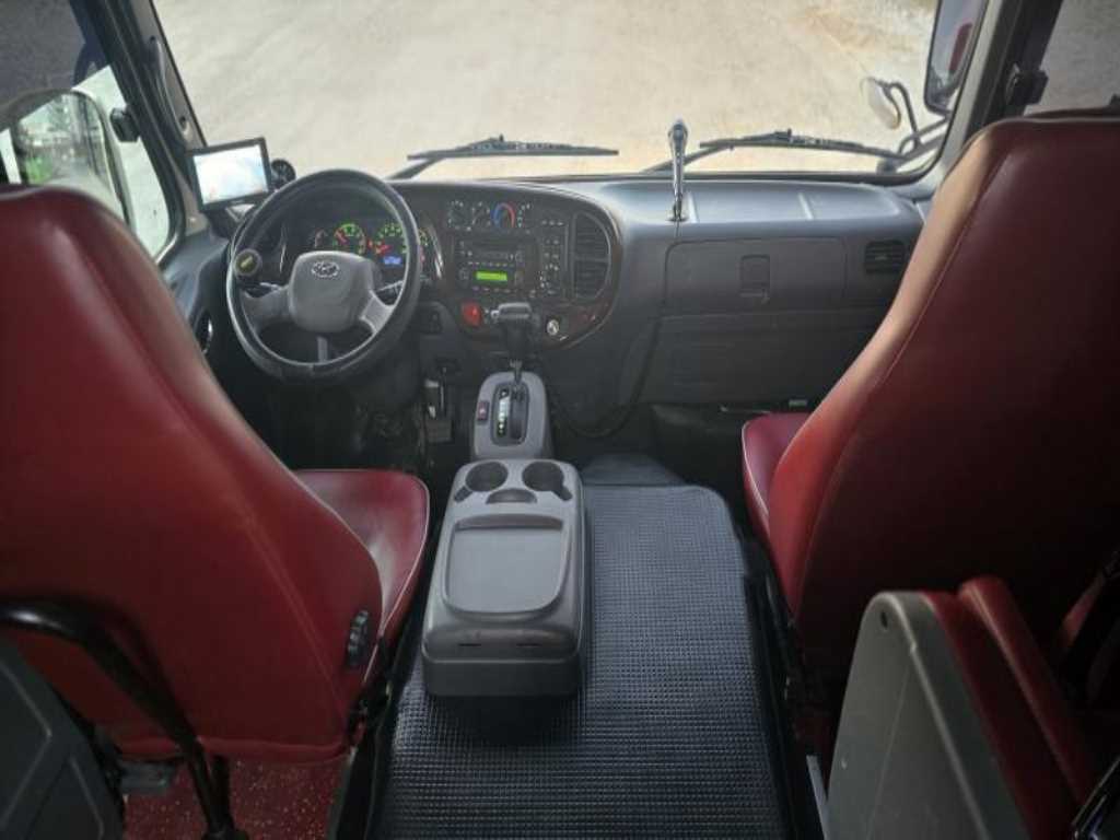 medium and large bus Hyundai bus - Vista 10