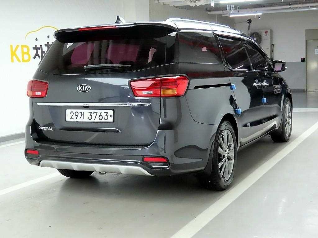 KIA Carnival - Vista 4