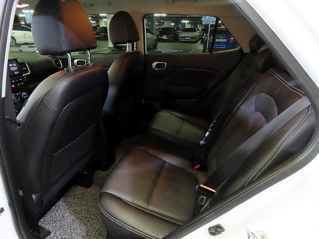HYUNDAI Venue - Vista 7