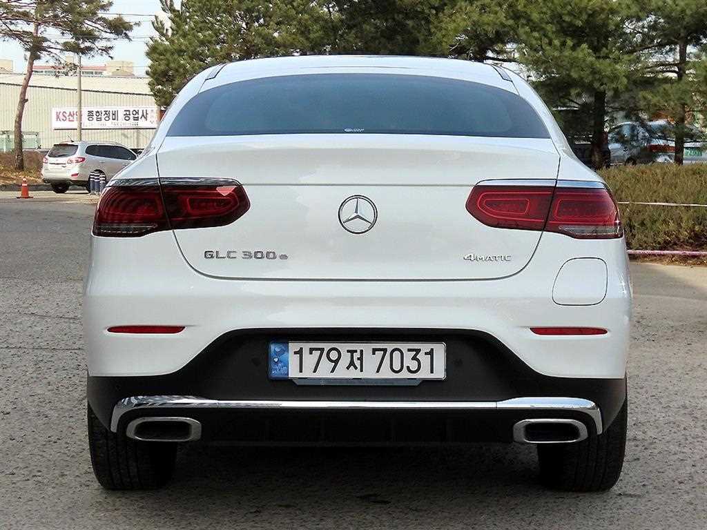 Mercedes Benz GLC Class - Vista 4