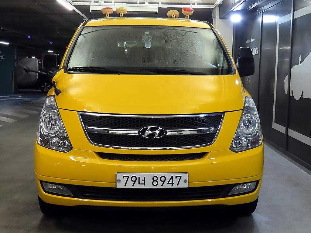 HYUNDAI Starex - Vista 2