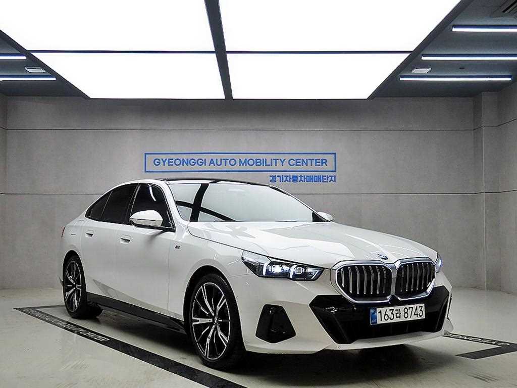BMW 5 Series 2024 the color of pearl - Importación desde Corea - HF Imports Iquique - Foto 1