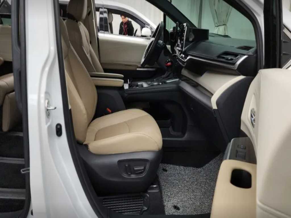 Toyota Siena - Vista 8