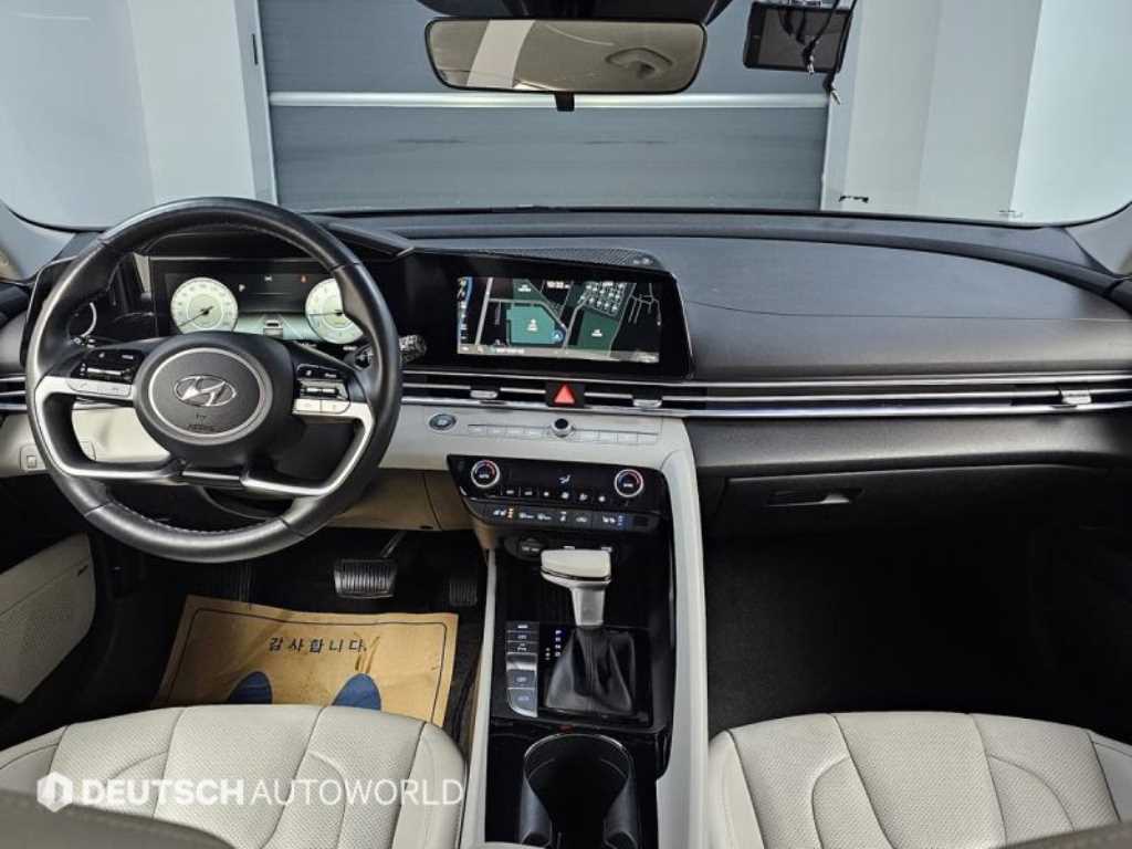 HYUNDAI Avante - Vista 7