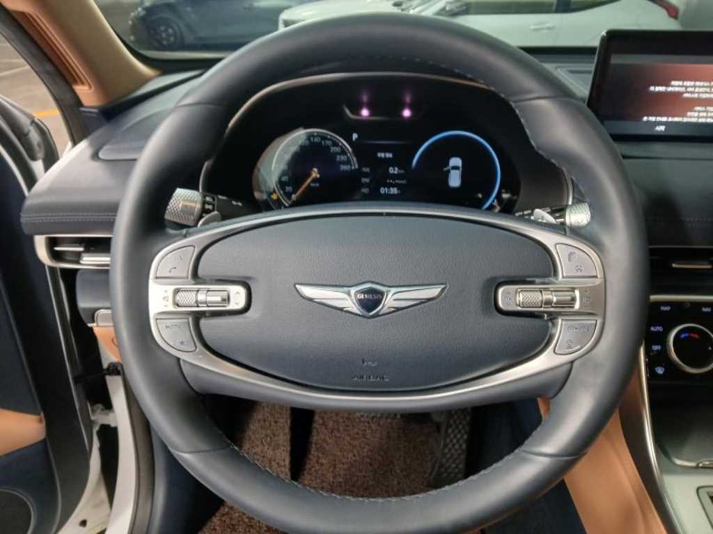 Genesis GV80 - Vista 8