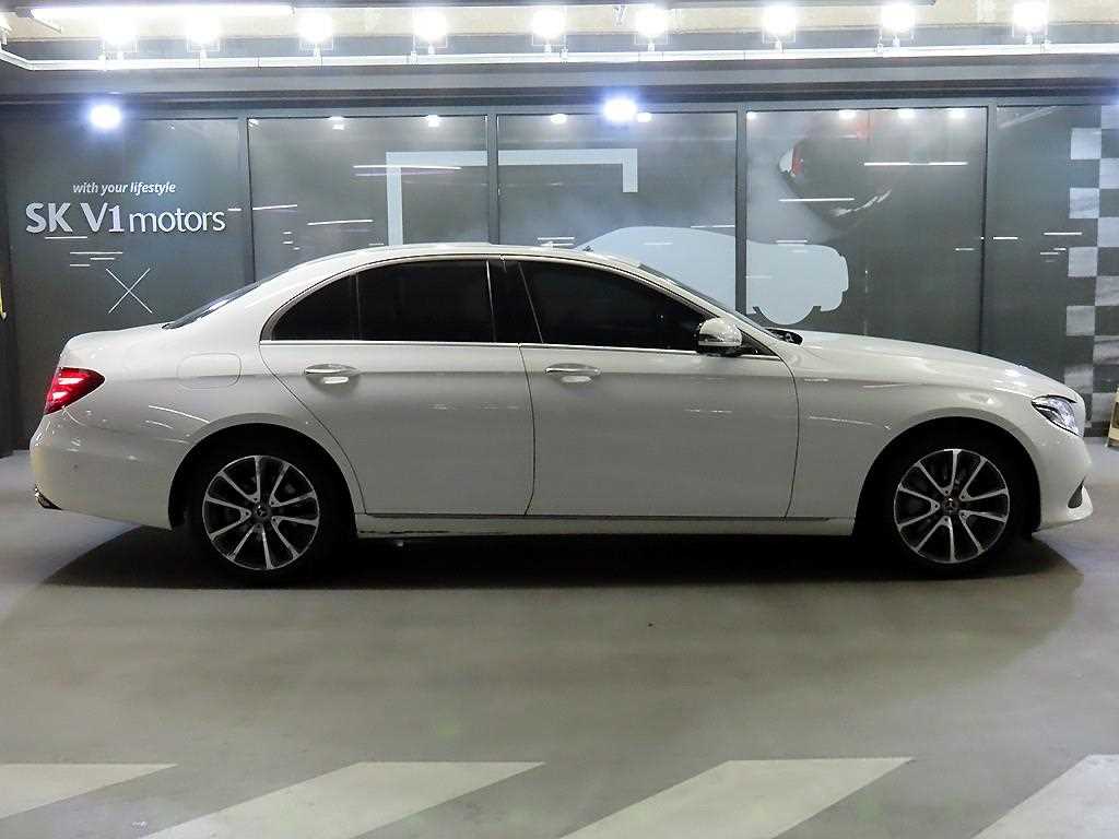 Mercedes Benz E class - Vista 3