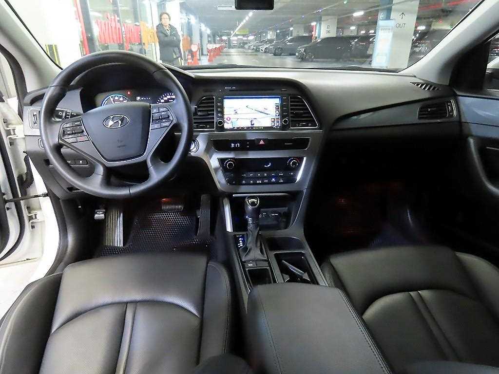 HYUNDAI Sonata - Vista 10