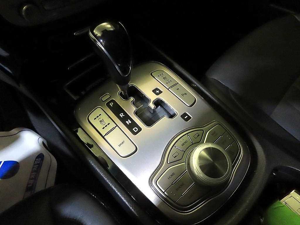 HYUNDAI Genesis - Vista 12