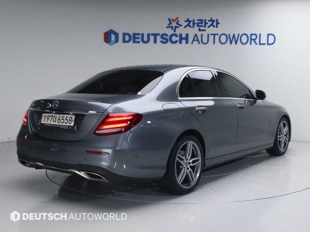 Mercedes Benz E class - Vista 4