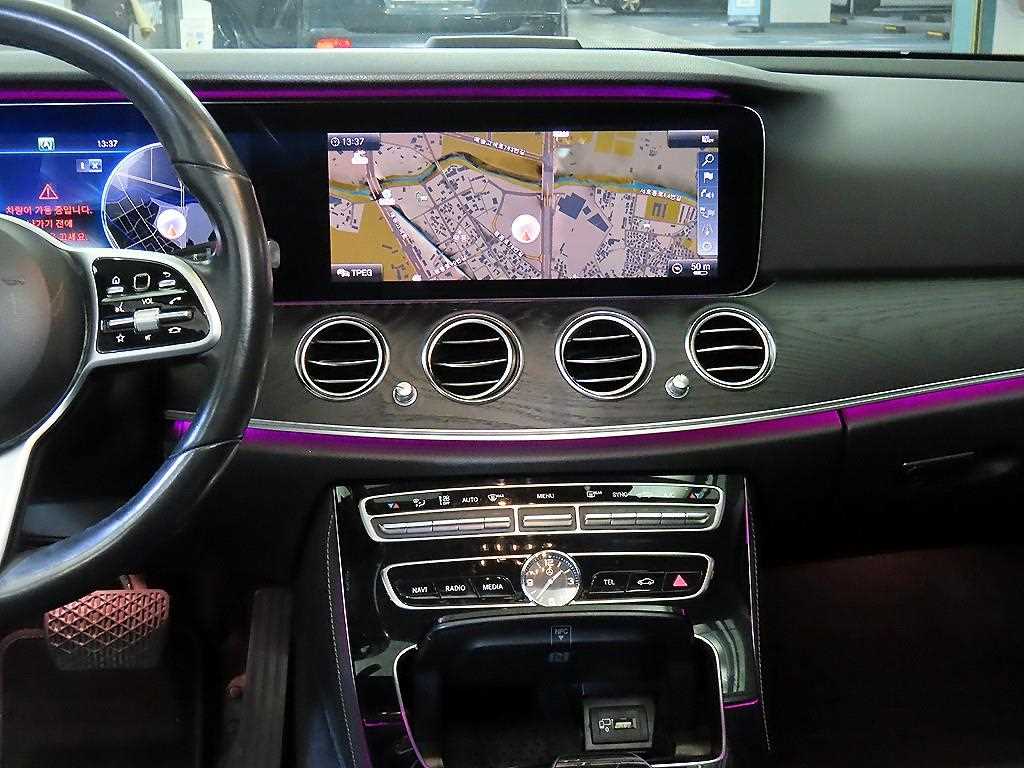 Mercedes Benz E class - Vista 11