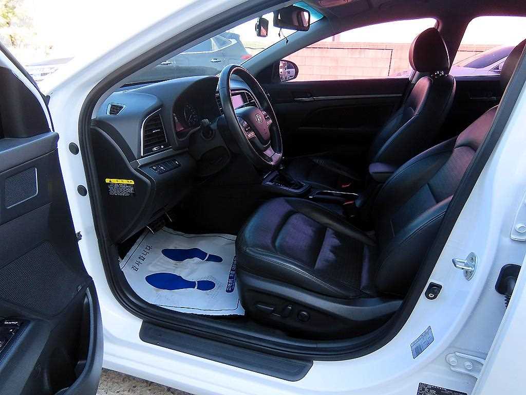 HYUNDAI Avante - Vista 5