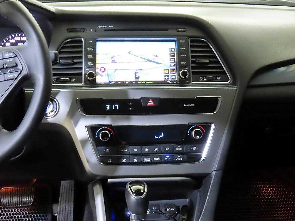 HYUNDAI Sonata - Vista 11