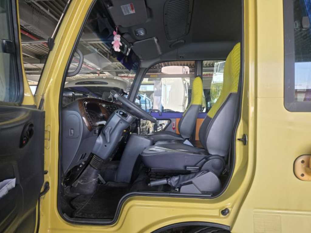 medium and large bus Hyundai bus - Vista 5