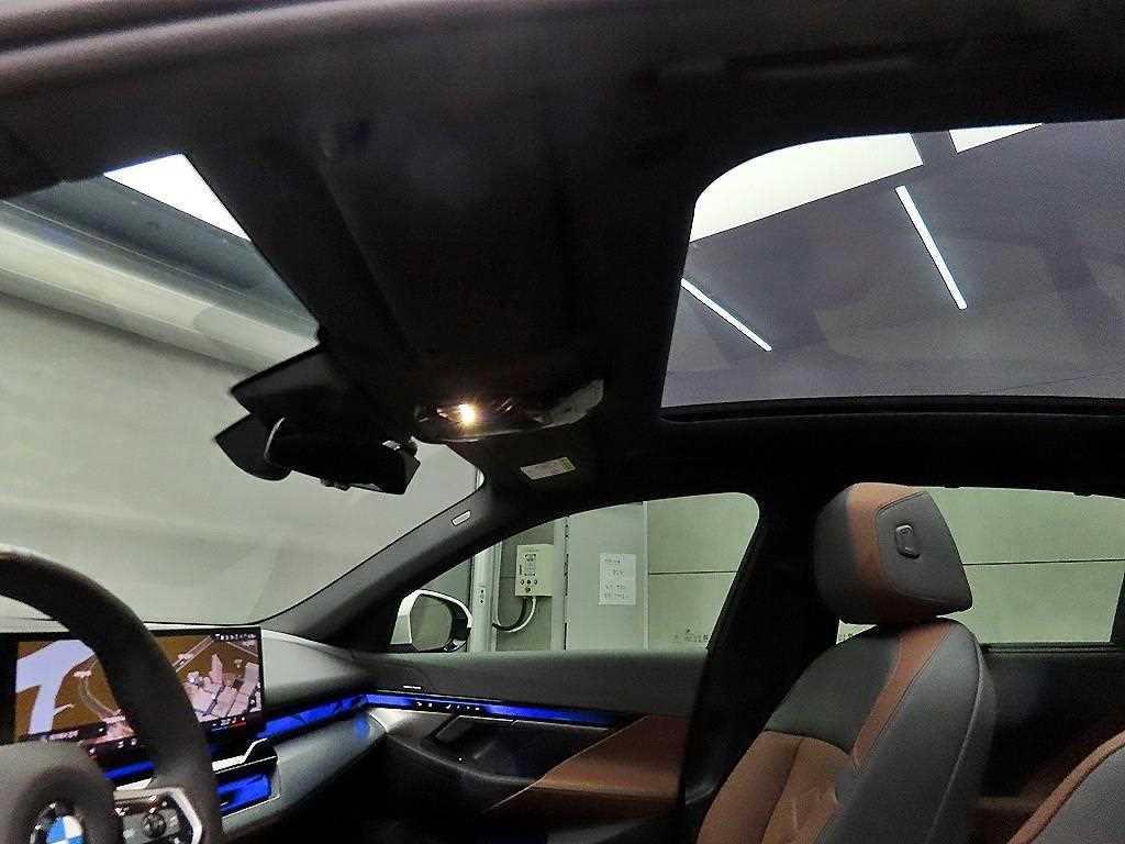 BMW 5 Series 2024 the color of pearl - Importación desde Corea - HF Imports Iquique - Foto 16