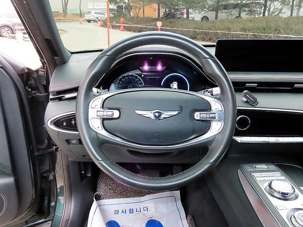 Genesis GV70 - Vista 8