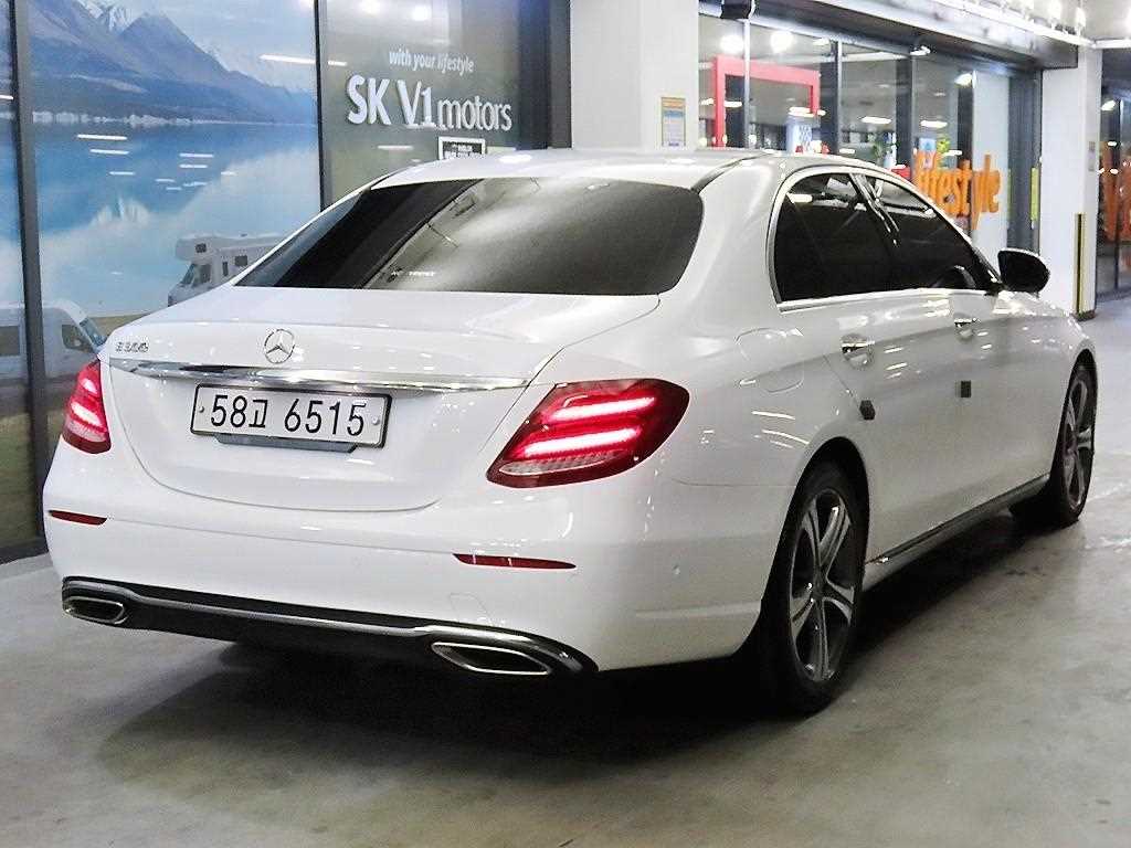 Mercedes Benz E class - Vista 4