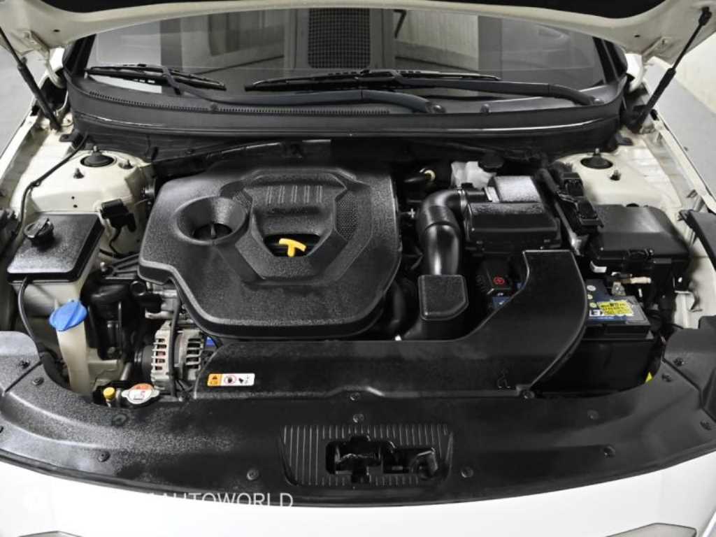 HYUNDAI Sonata - Vista 6