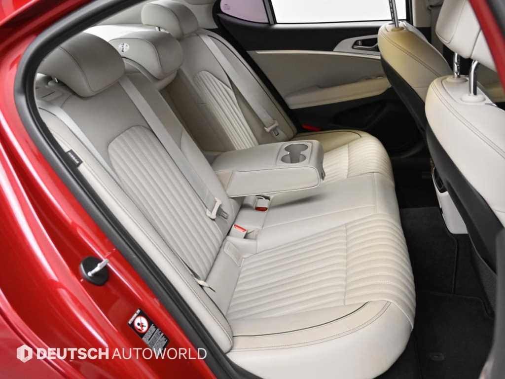 Genesis G70 - Vista 12