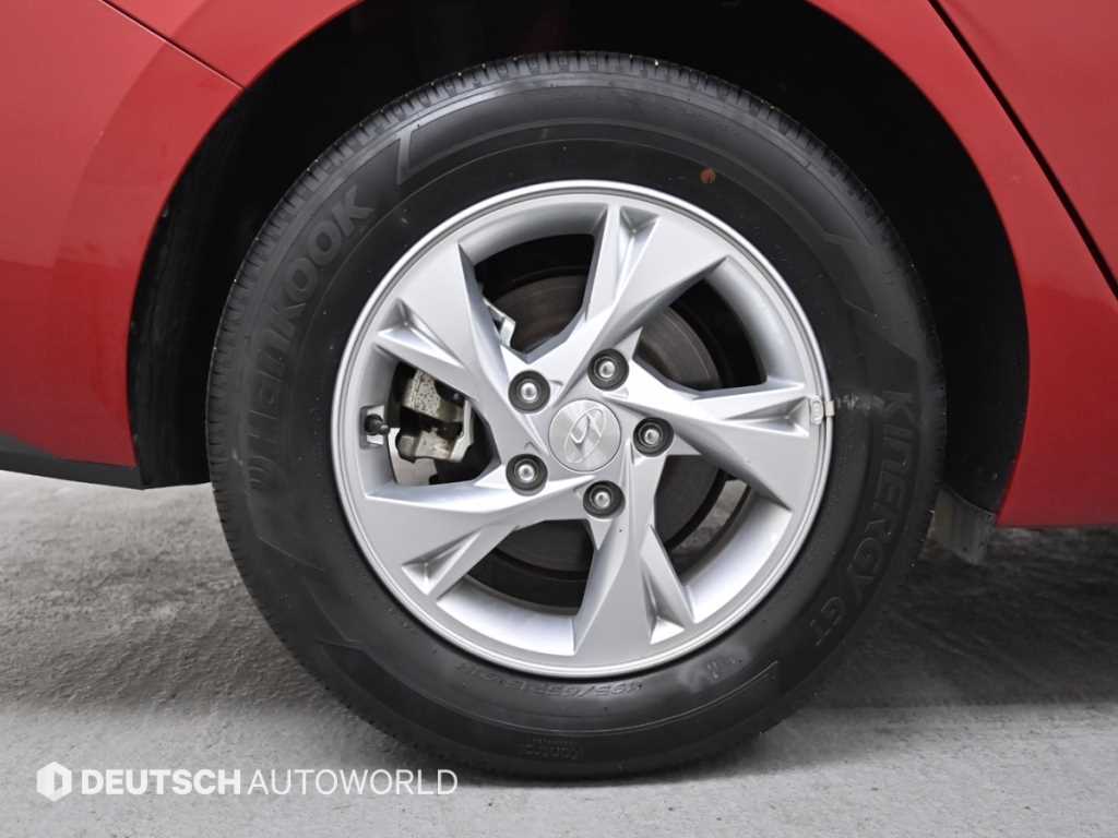 HYUNDAI Avante - Vista 5