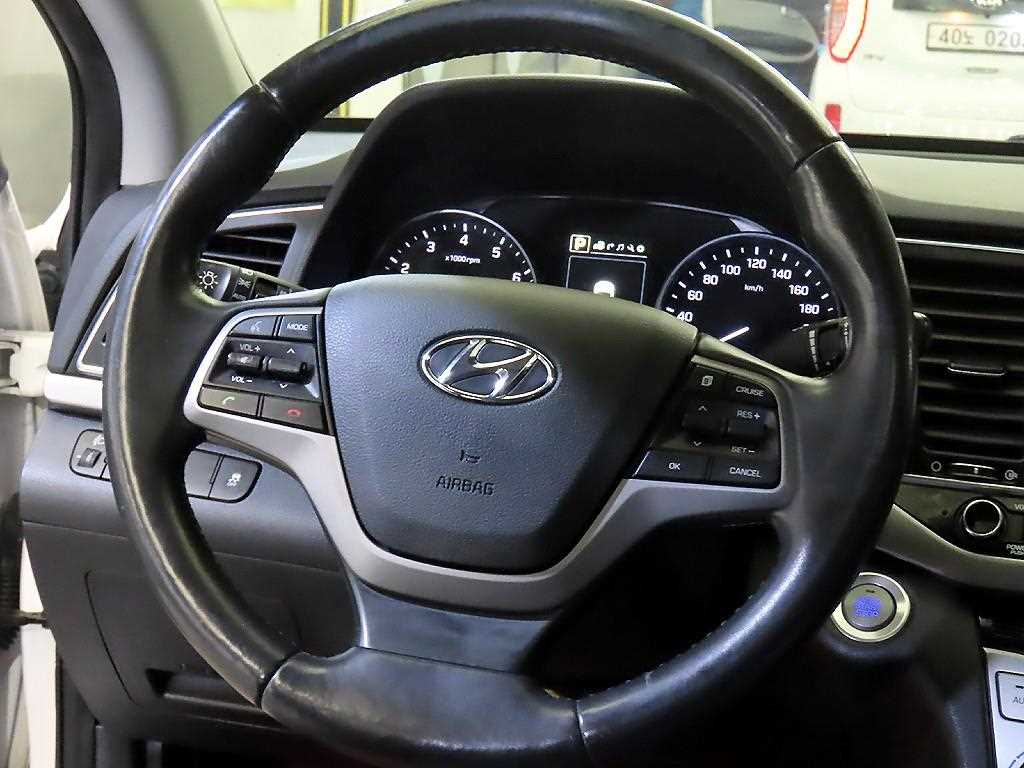 HYUNDAI Avante - Vista 8