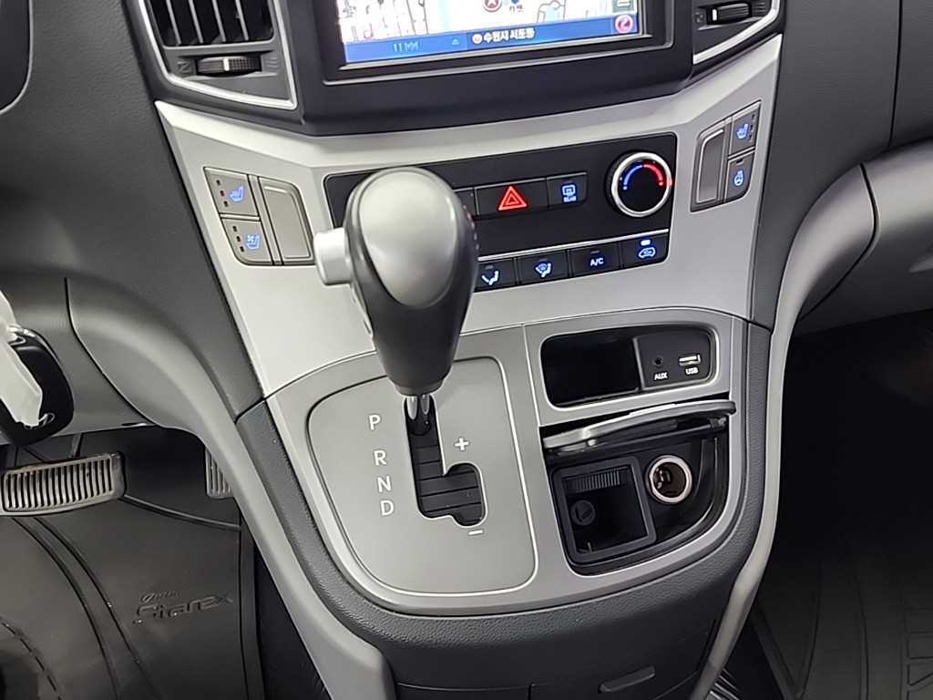 HYUNDAI Starex - Vista 7