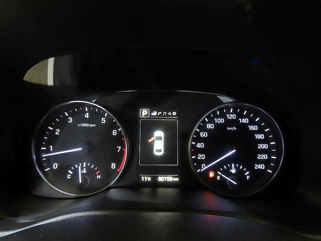 HYUNDAI Avante - Vista 9