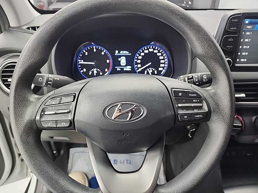 HYUNDAI Kona - Vista 9