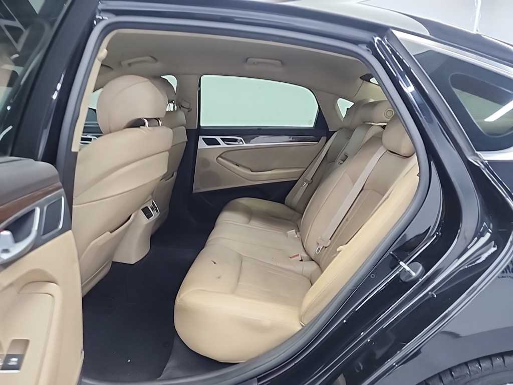 HYUNDAI Genesis - Vista 12