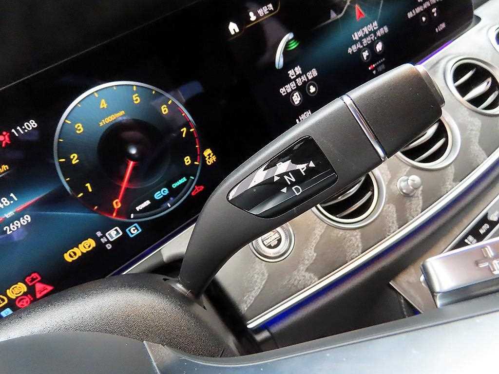 Mercedes Benz E class - Vista 11