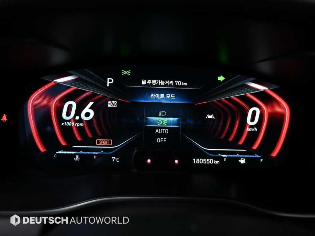 Genesis G70 - Vista 8