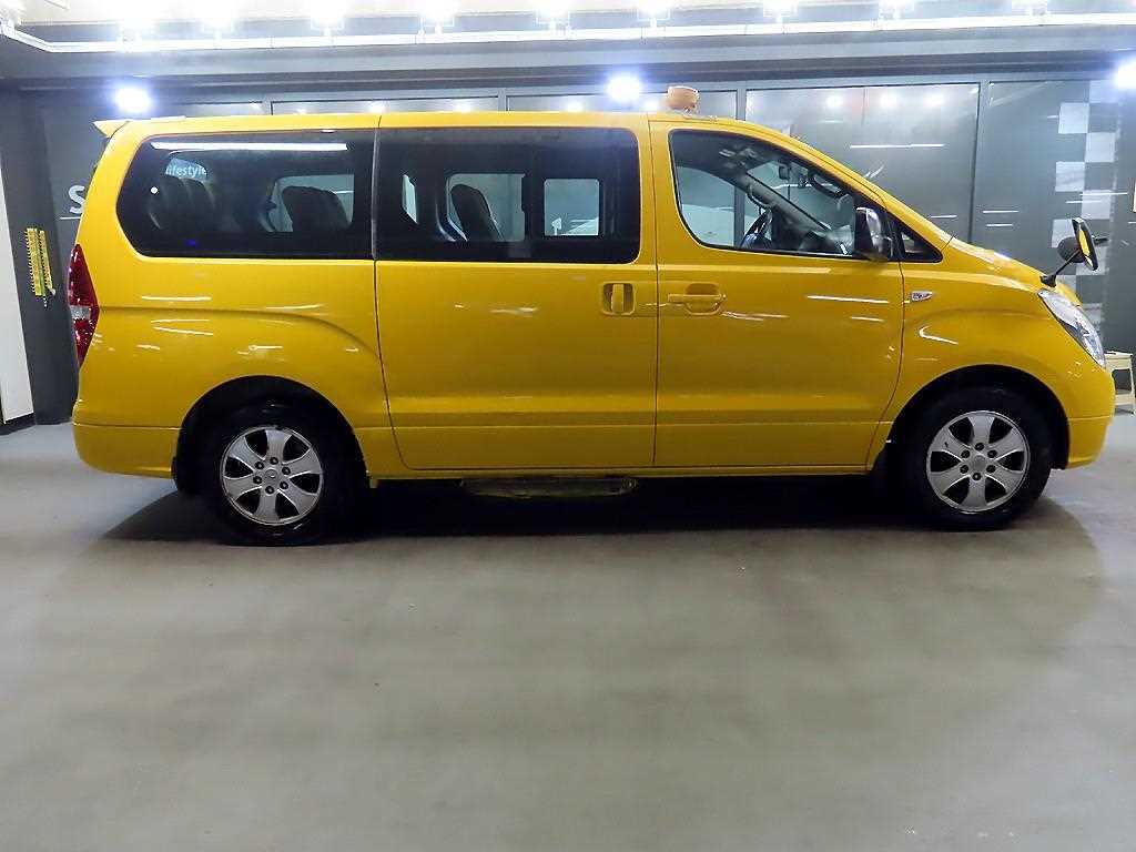HYUNDAI Starex - Vista 3