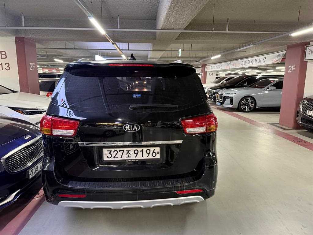 KIA Carnival - Vista 4