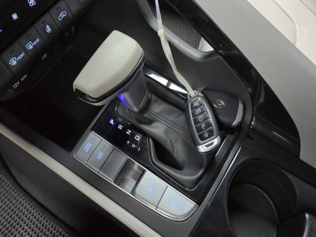 HYUNDAI Avante - Vista 10