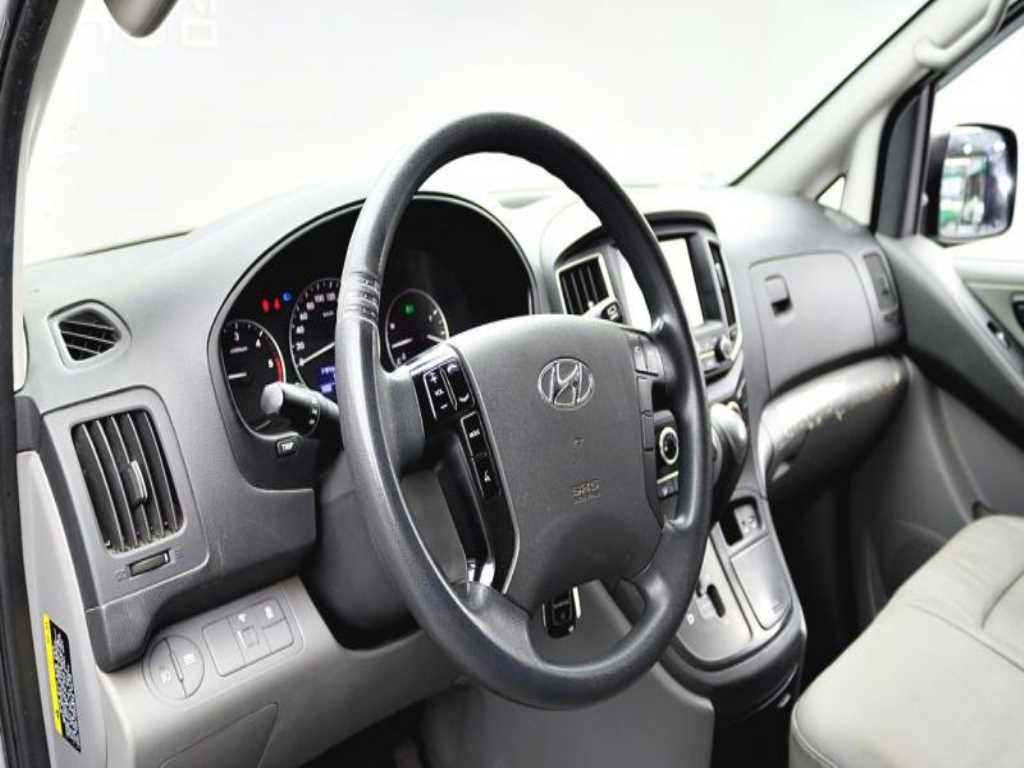 HYUNDAI Starex - Vista 12