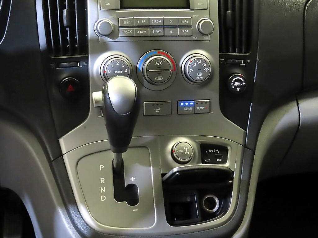 HYUNDAI Starex - Vista 12